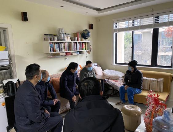 冬日温情暖人心 真挚关怀传党情